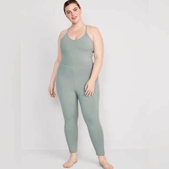 M petite old Navy power chill 7/8 length cami jumpsuit - Picture 3 of 4